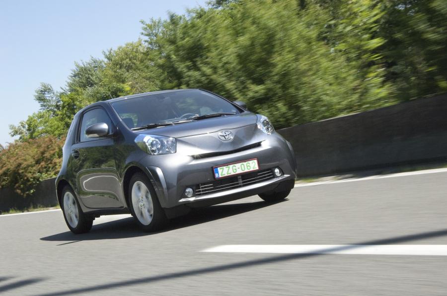  Toyota iQ 2008 года  (фото 51 из 225)
